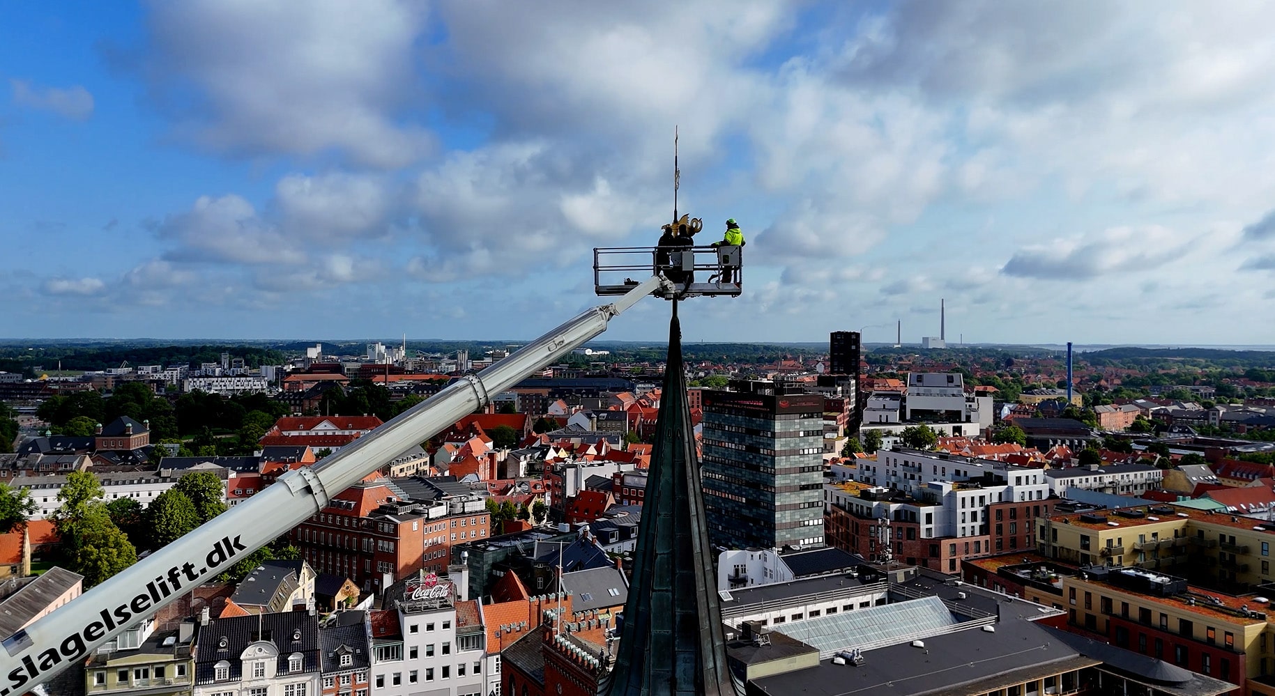 Lastbillift fra Slagelse Liftudlejning på opgave i Odense